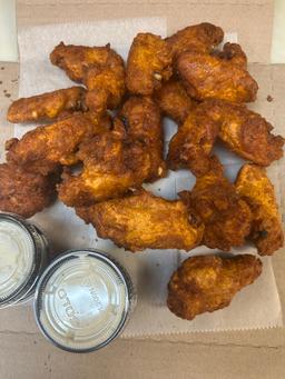 Buffalo Wings (8)