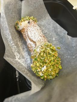 Cannoli (Made Fresh)